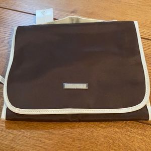 Toiletry bag hanging